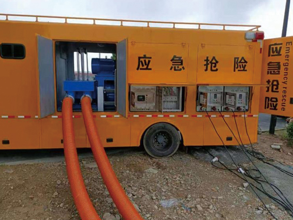 防汛車